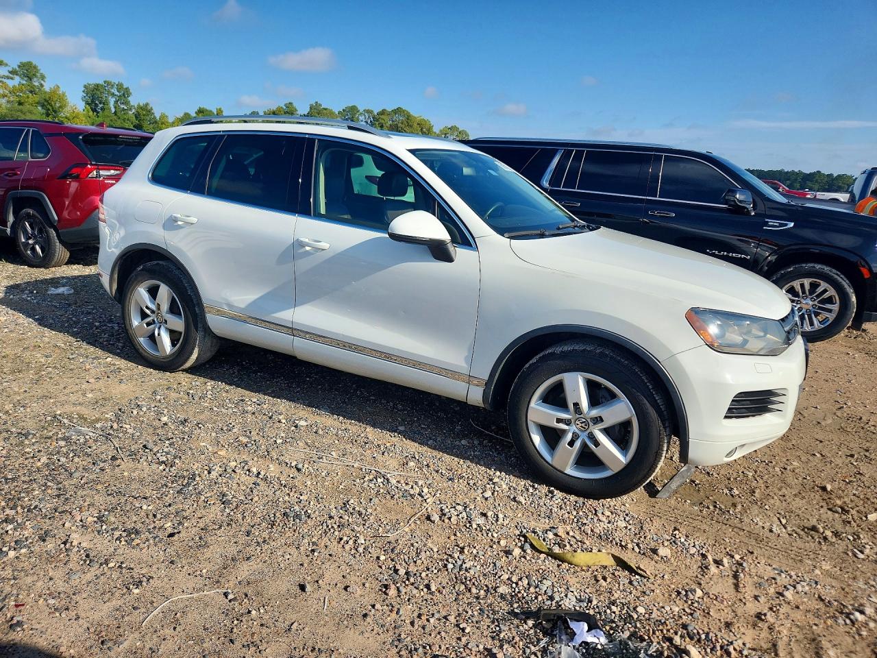 2012 Volkswagen Touareg V6 White vin: WVGEF9BP2CD008936