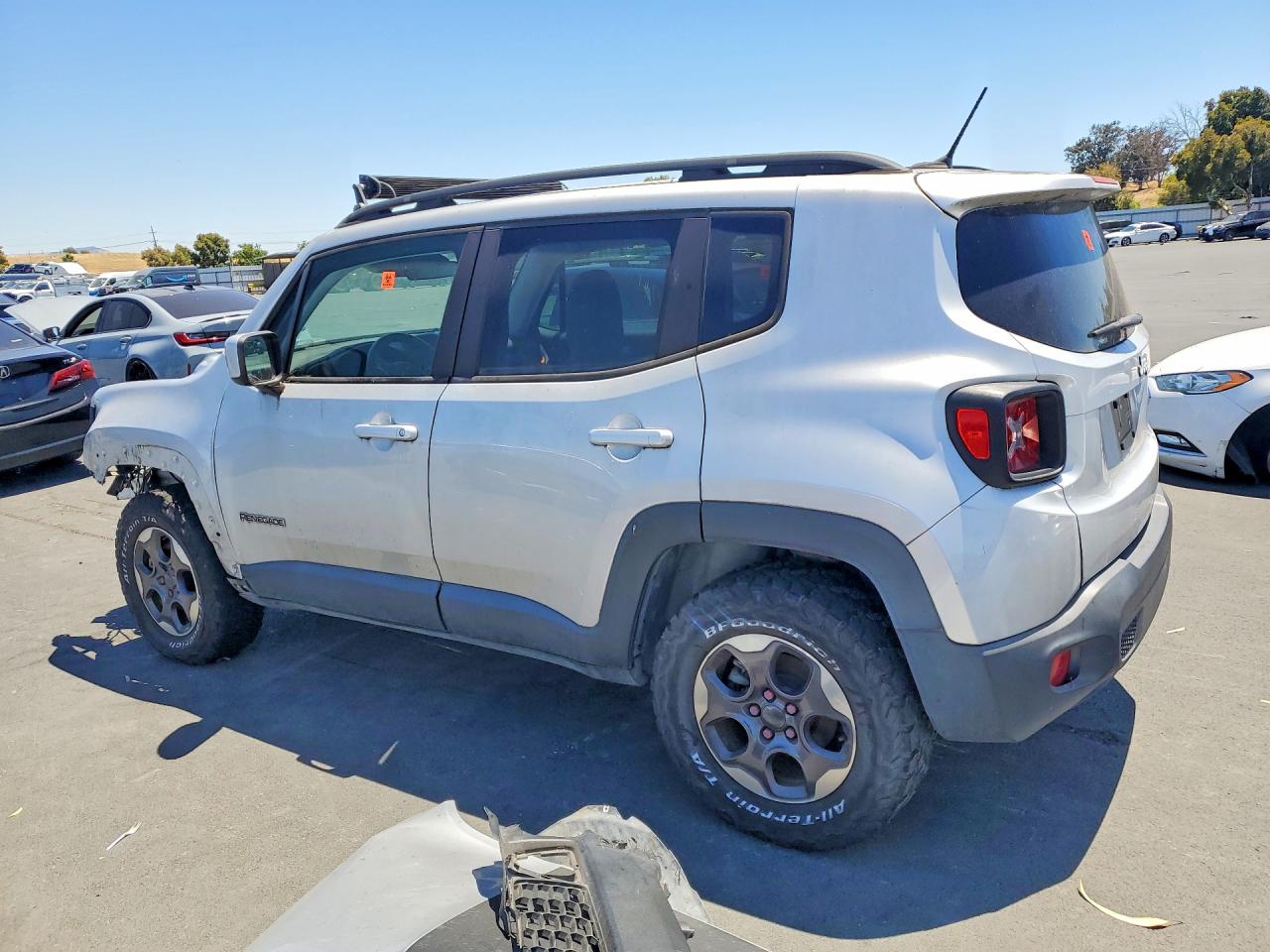 2015 Jeep Renegade Latitude Silver vin: ZACCJABT0FPB67794
