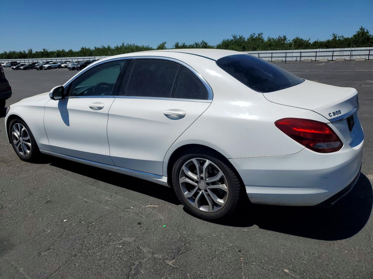 2015 Mercedes-benz C 300 White vin: 55SWF4JB4FU085529