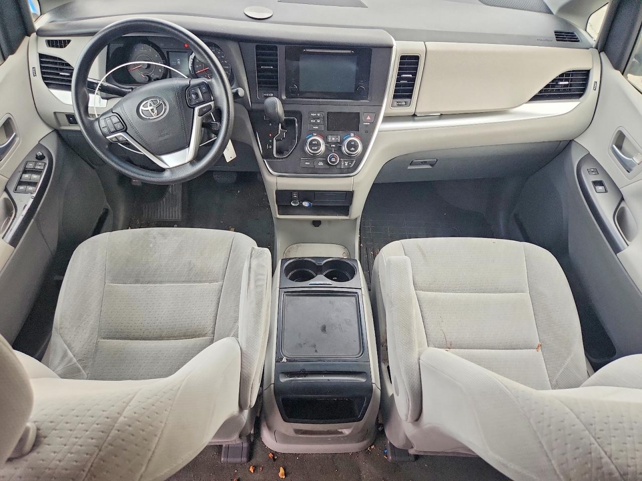 2015 Toyota Sienna Le White vin: 5TDKK3DC4FS539039