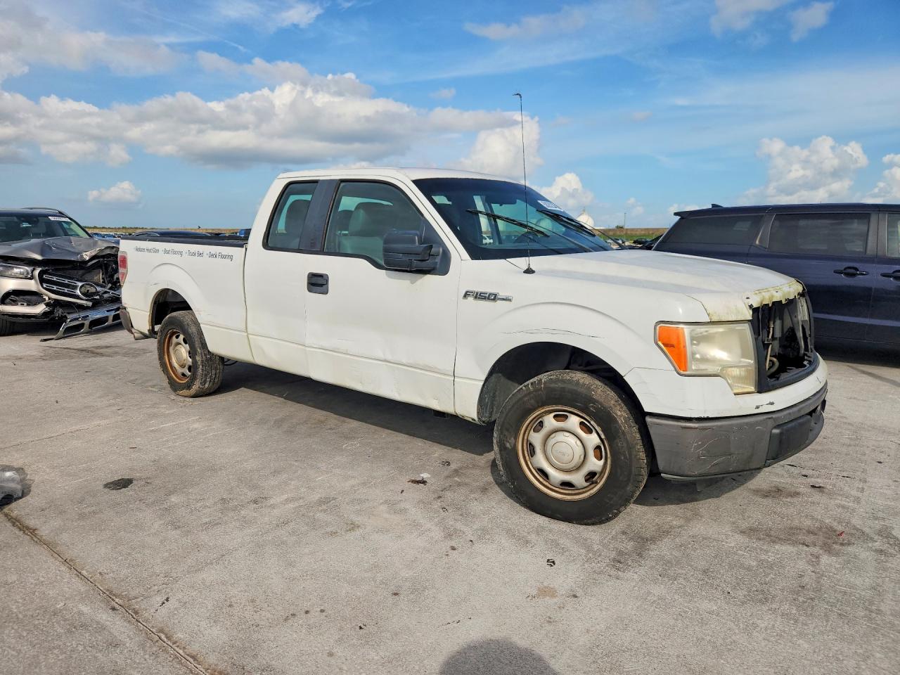 2012 Ford F150 Super Cab White vin: 1FTEX1CMXCKD02491