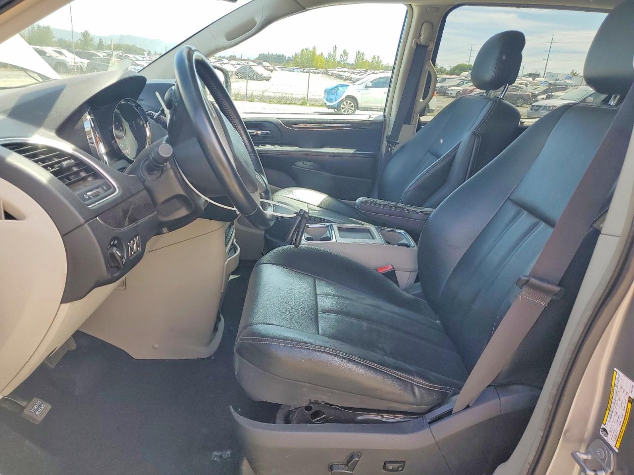2015 Chrysler Town & Country Touring Silver vin: 2C4RC1BG2FR617560
