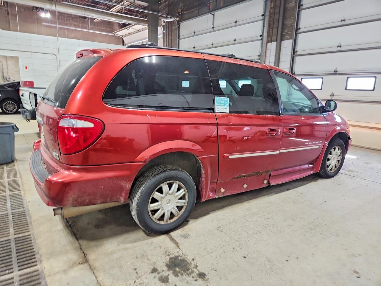 2007 Chrysler Town & Country Touring Red vin: 2A4GP54L37R315882