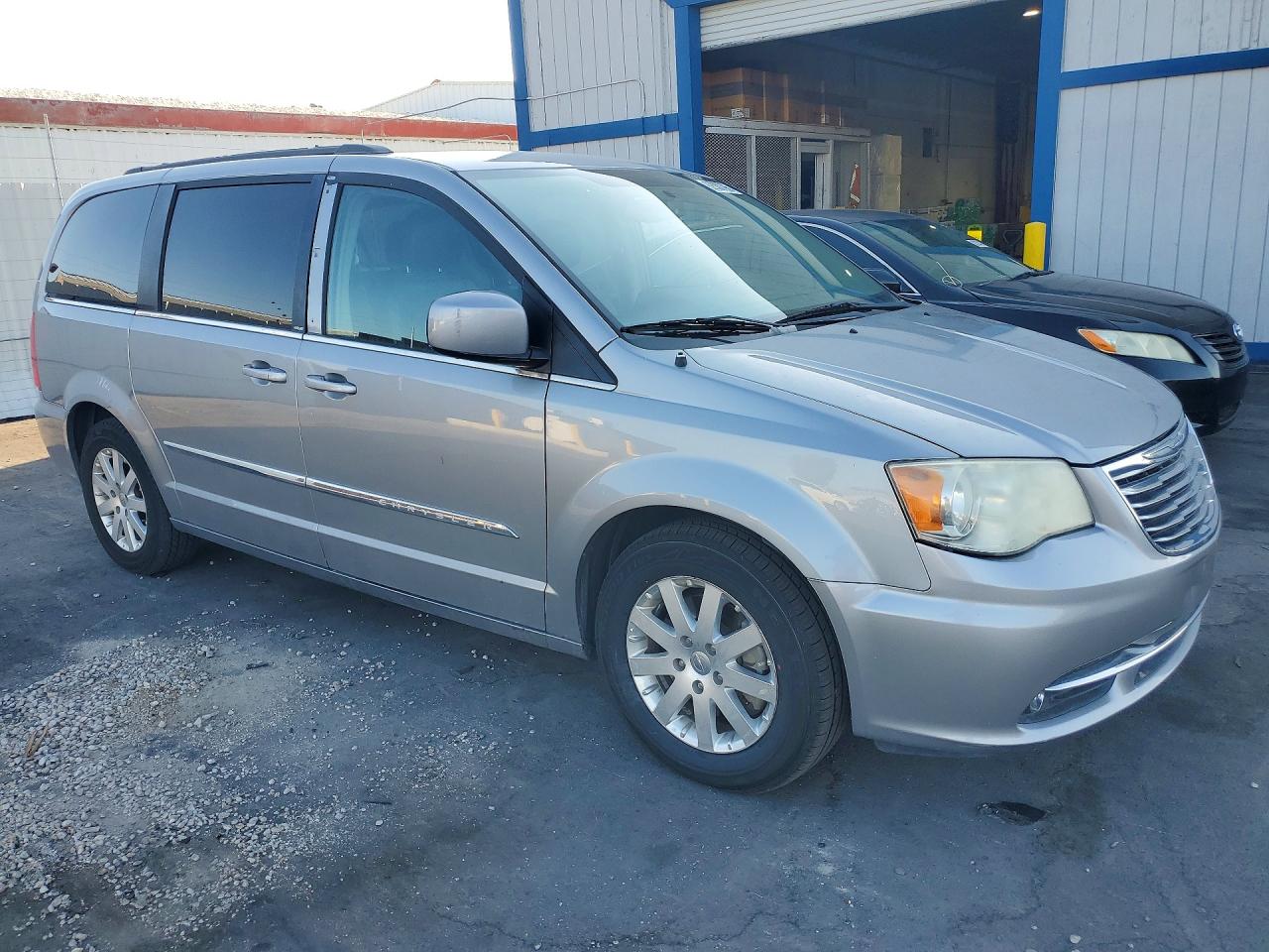 2013 Chrysler Town & Country Touring Silver vin: 2C4RC1BGXDR674277