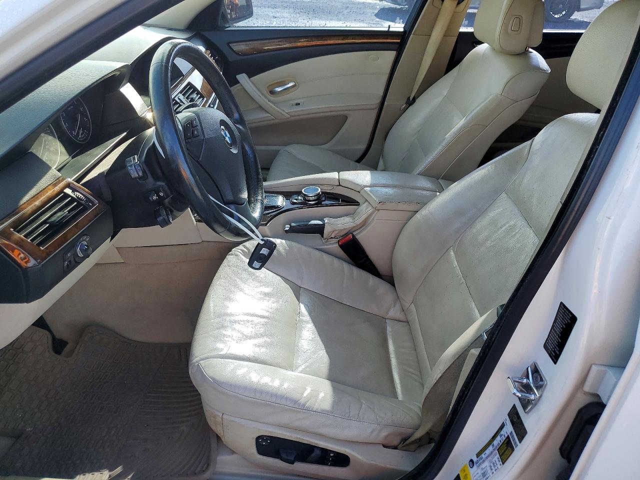 2010 Bmw 528 Xi White vin: WBANV1C50AC156847