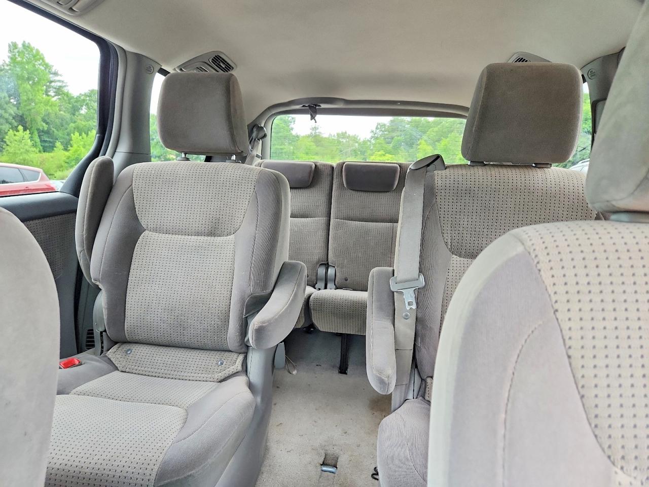 2010 Toyota Sienna Le 7-passenger Blue vin: 5TDKK4CC0AS318800