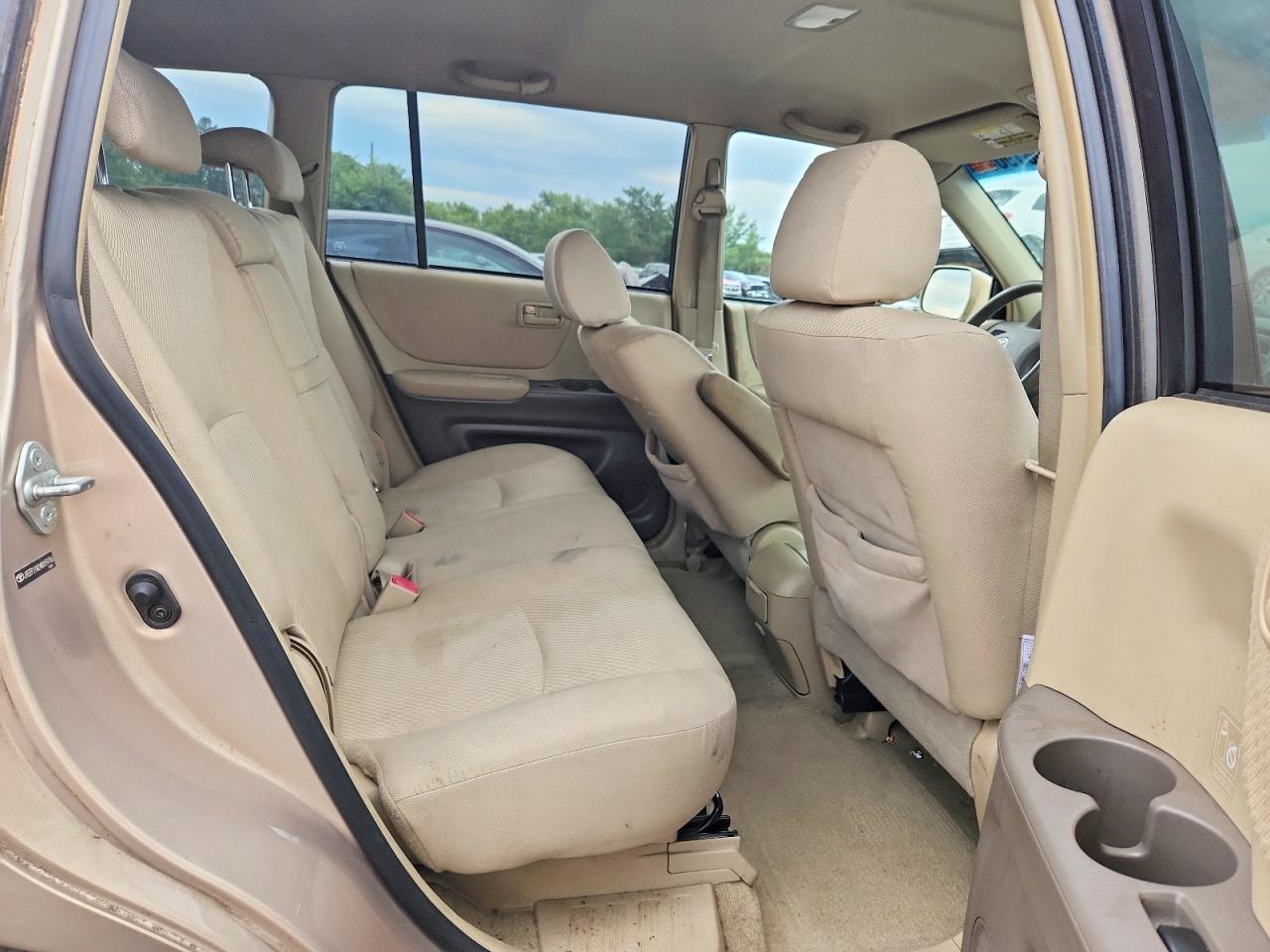 2004 Toyota Highlander Base Tan vin: JTEEP21A240059766