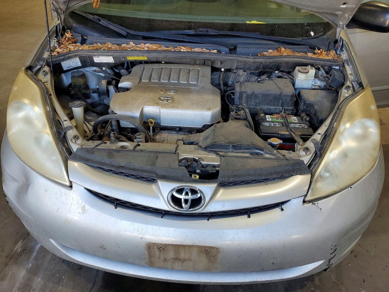 2009 Toyota Sienna Ce 8-passenger Silver vin: 5TDZK23C19S255706