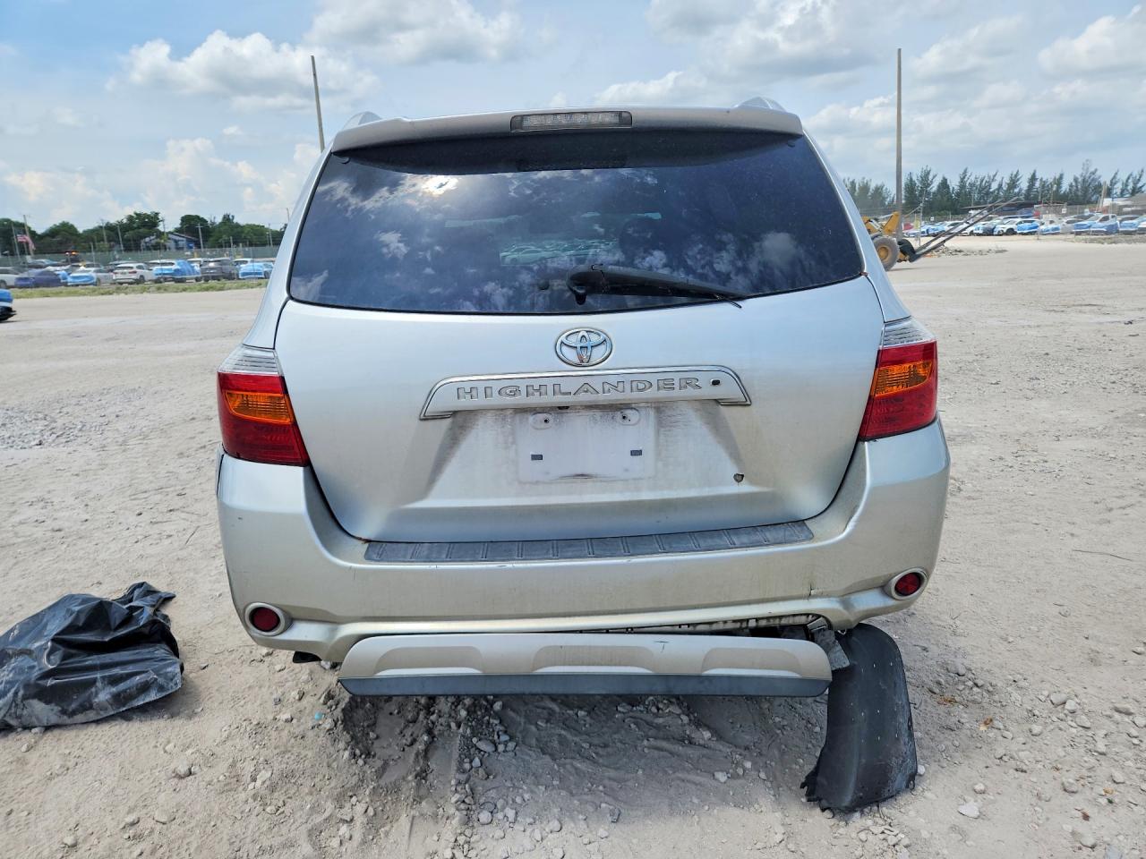 2010 Toyota Highlander Limited Silver vin: 5TDYK3EH2AS015885