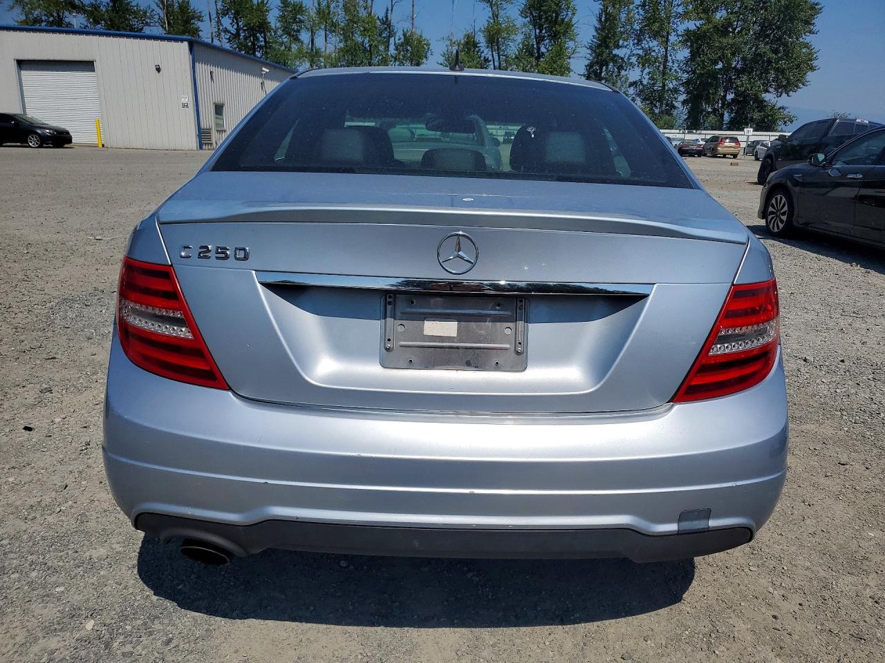 2013 Mercedes-benz C 250 Blue vin: WDDGF4HB5DA766208