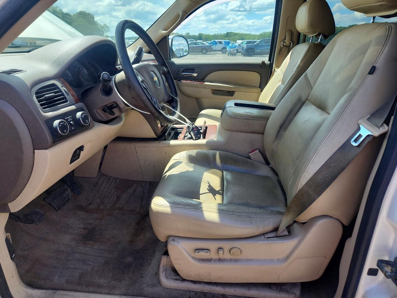 2013 Chevrolet Tahoe K1500 Ltz White vin: 1GNSKCE08DR225031