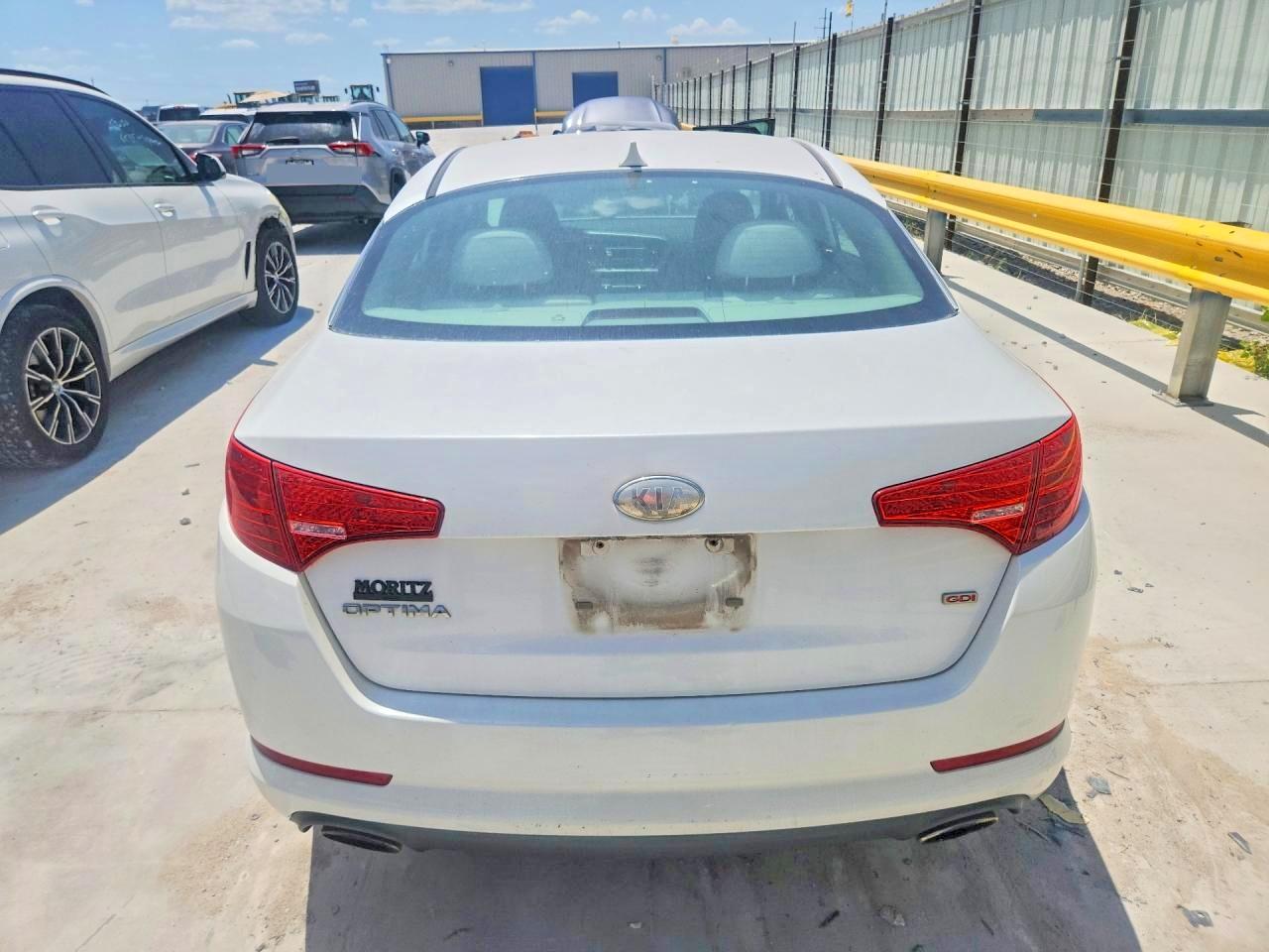 2013 Kia Optima Lx White vin: 5XXGM4A7XDG094270