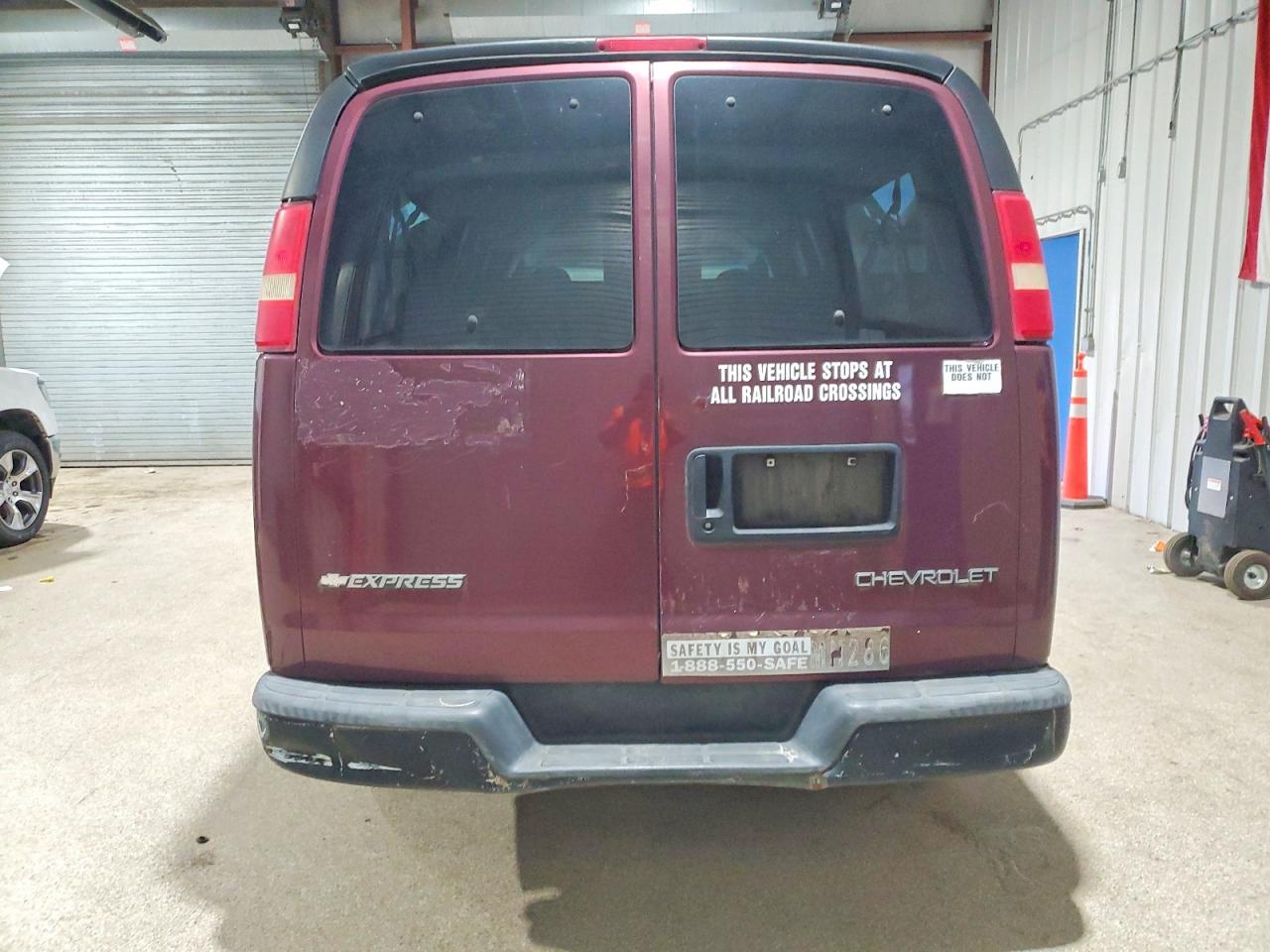2003 Chevrolet Express G3500 Red vin: 1GAHG39U031231526