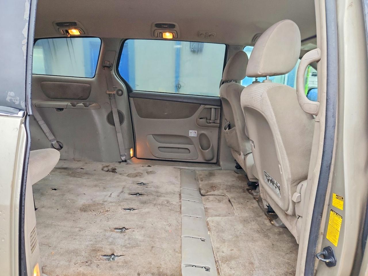 2010 Toyota Sienna Le 7-passenger Tan vin: 5TDKK4CC2AS313565