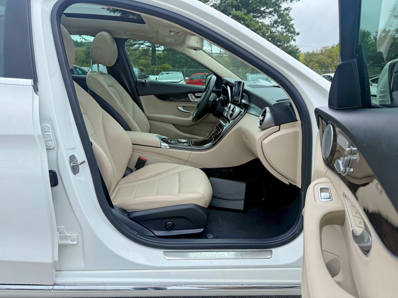 2017 Mercedes-benz C 300 4matic White vin: 55SWF4KB7HU198313