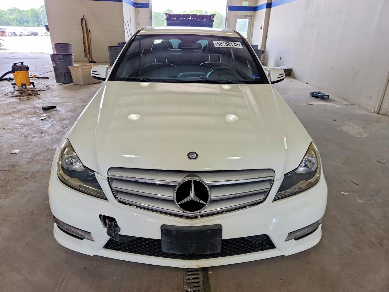 2012 Mercedes-benz C 300 4matic Белый vin: WDDGF8BB9CA692788