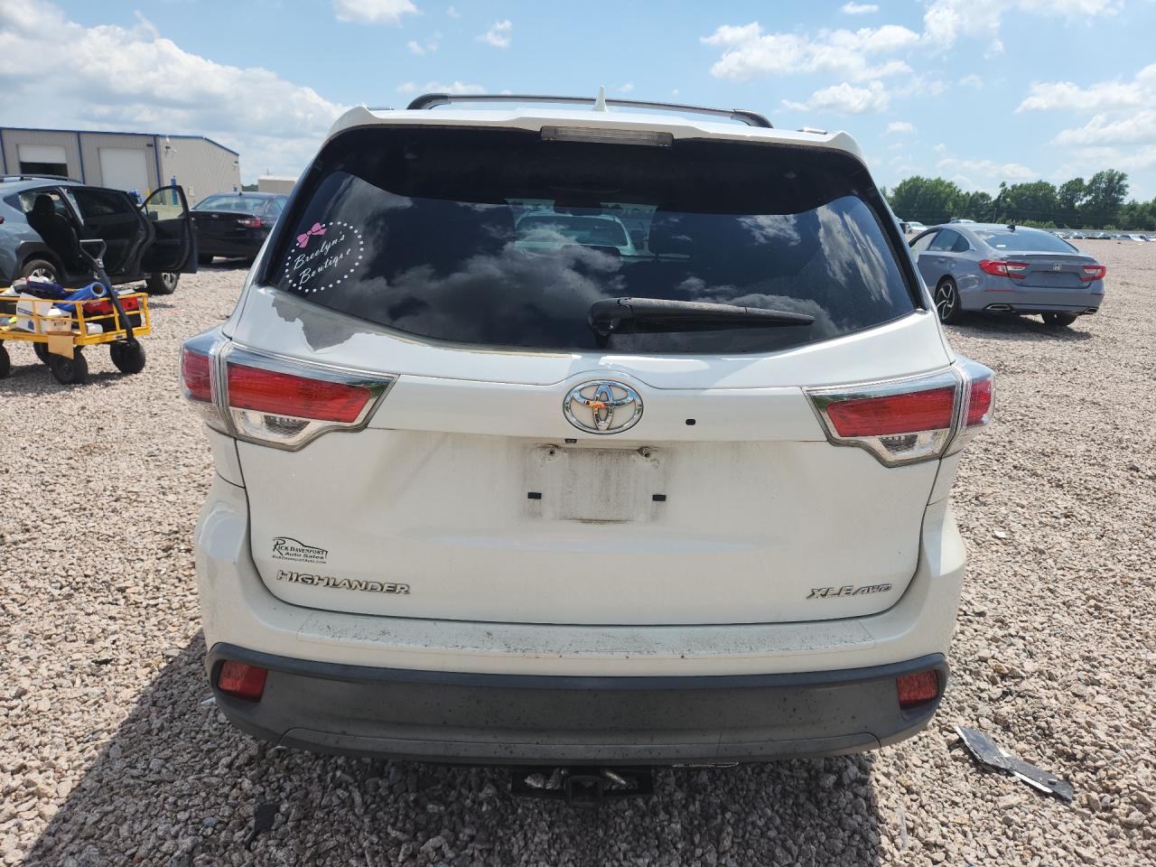 2015 Toyota Highlander Xle White vin: 5TDJKRFH7FS113224