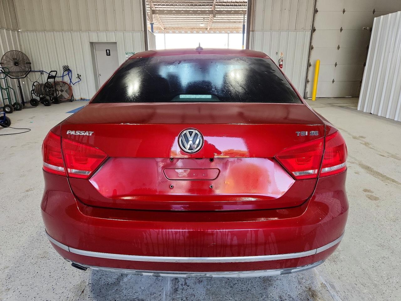 2015 Volkswagen Passat Se Red vin: 1VWBS7A37FC014017