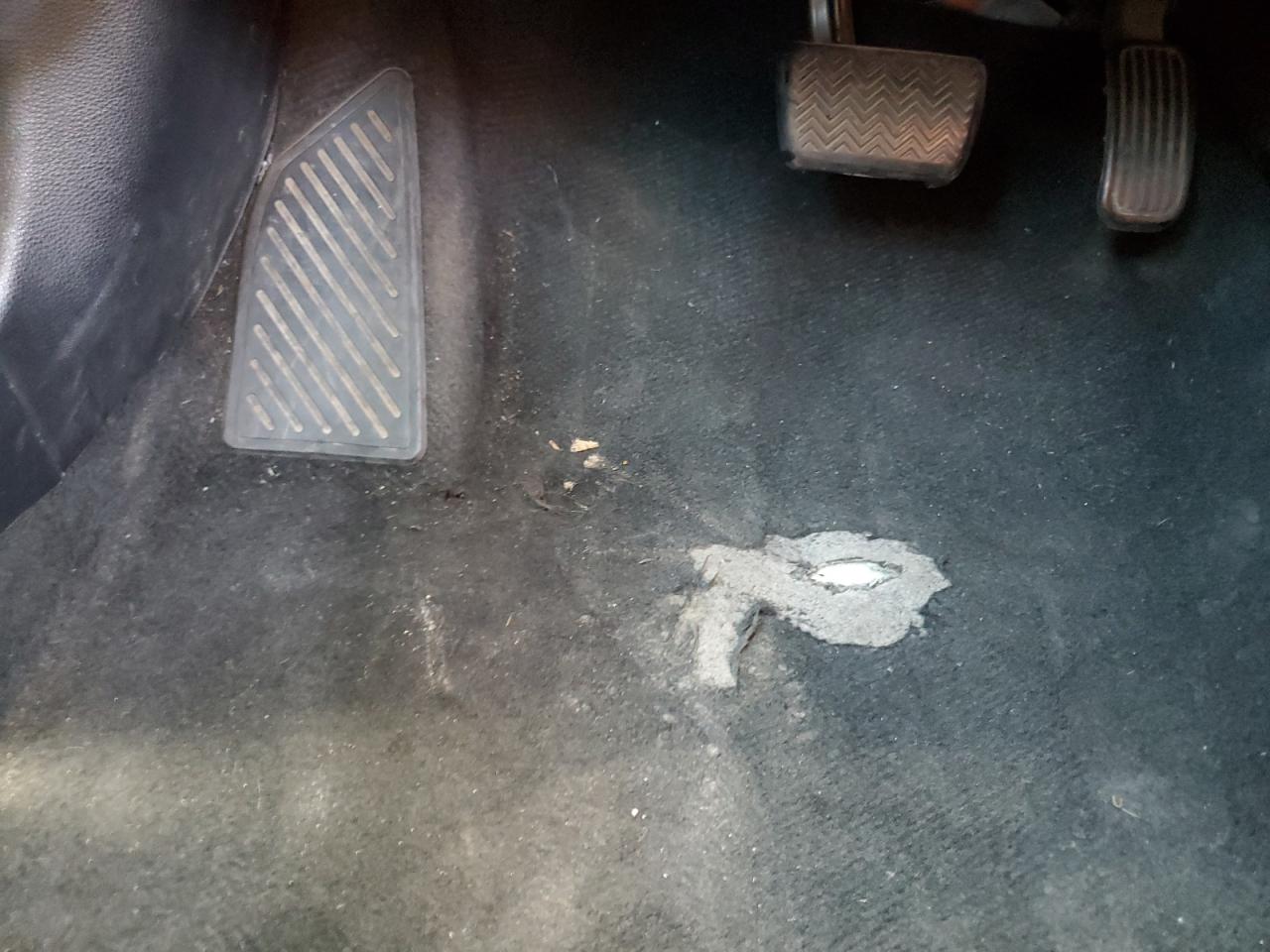 2024 Toyota Corolla Le Серый vin: 5YFB4MDE1RP139888 Damage: Left Front Carpet, Torn, 5 To 6 Inches