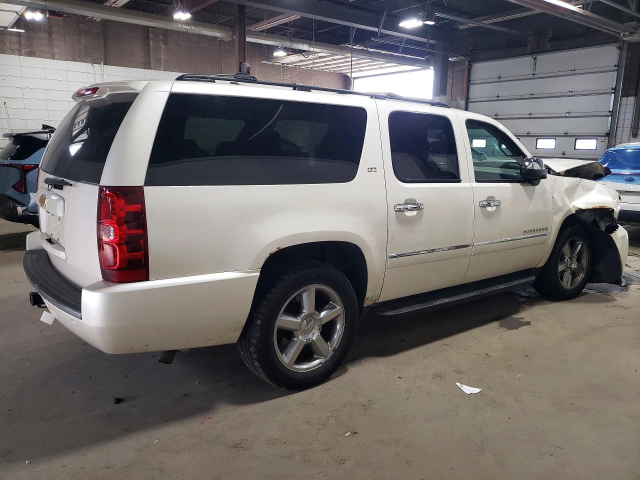 2014 Chevrolet Suburban K1500 Ltz White vin: 1GNSKKE75ER108497