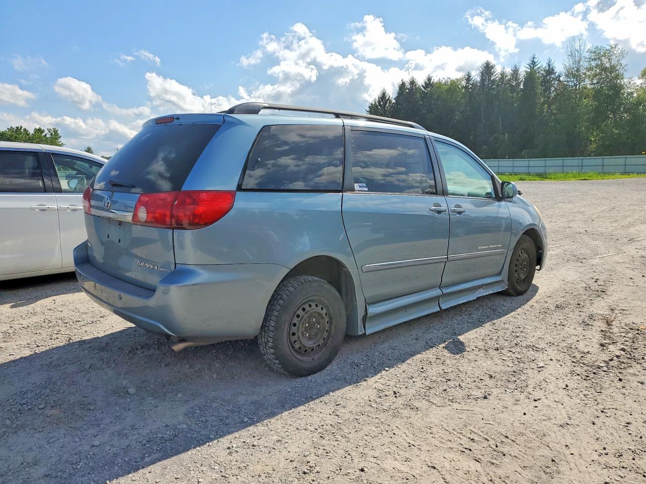 2007 Toyota Sienna Xle 7-passenger Blue vin: 5TDZK22C77S009757