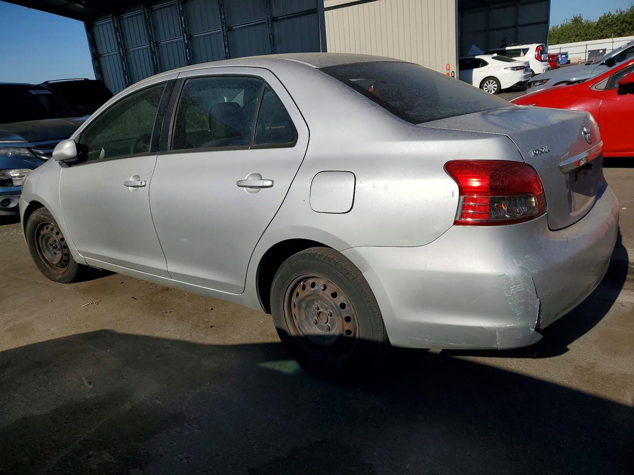 2007 Toyota Yaris Base Серебряный vin: JTDBT923671035044