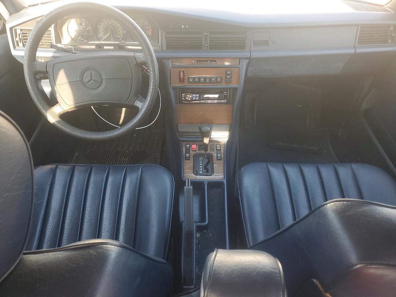 1989 Mercedes-benz 190 E 2.6 White vin: WDBDA29D2KF558348