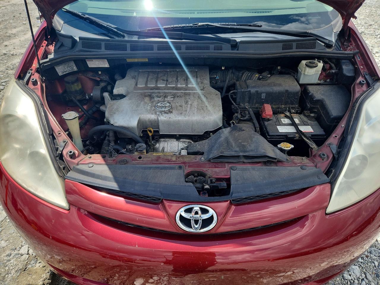 2010 Toyota Sienna Le 7-passenger Burgundy vin: 5TDKK4CC3AS341570