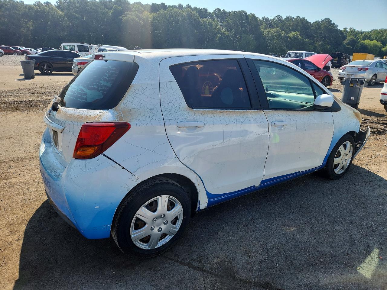 2015 Toyota Yaris 5-door L White vin: VNKKTUD33FA023827
