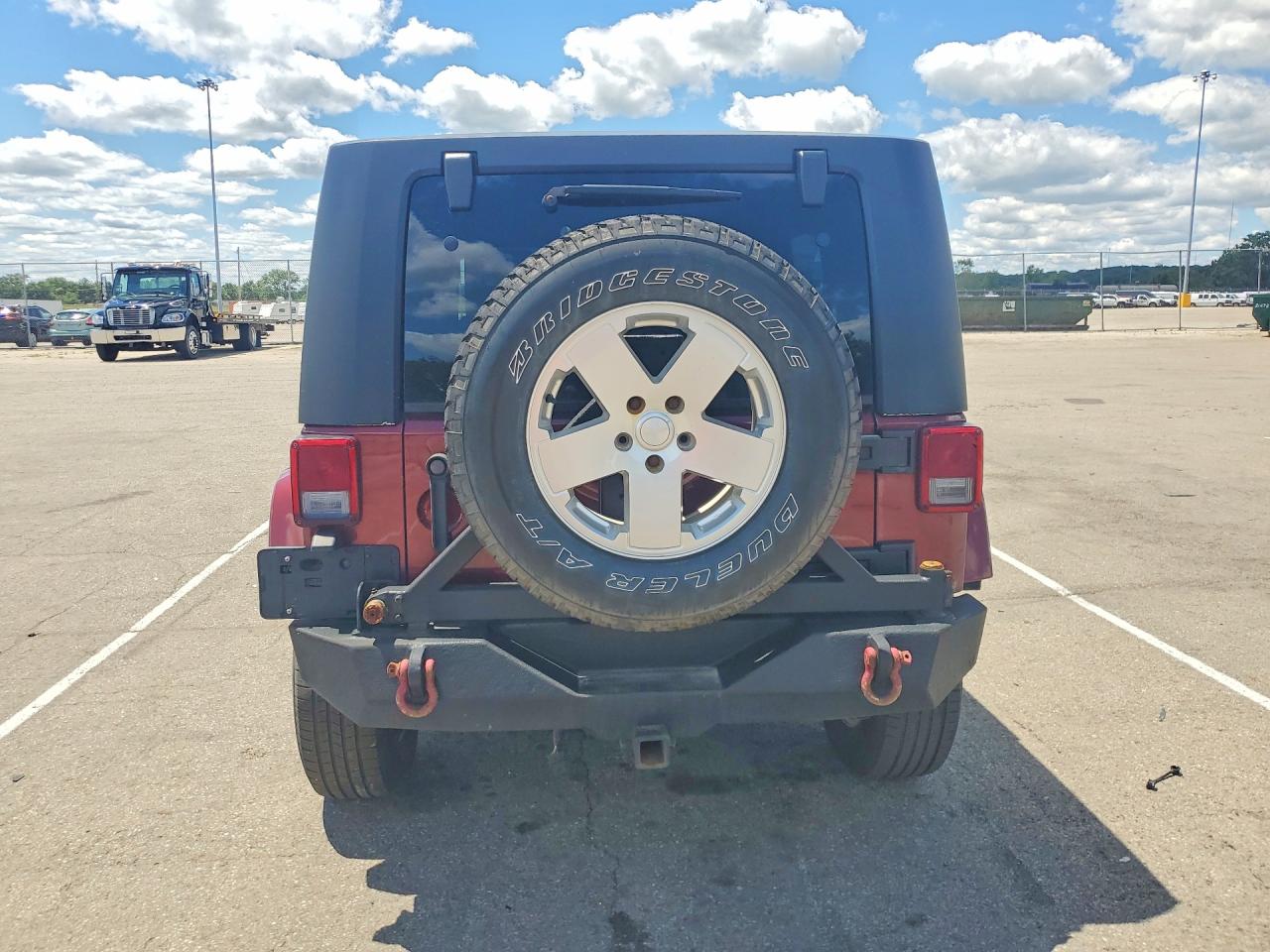 2008 Jeep Wrangler Unlimited Sahara Red vin: 1J4GA59178L651005