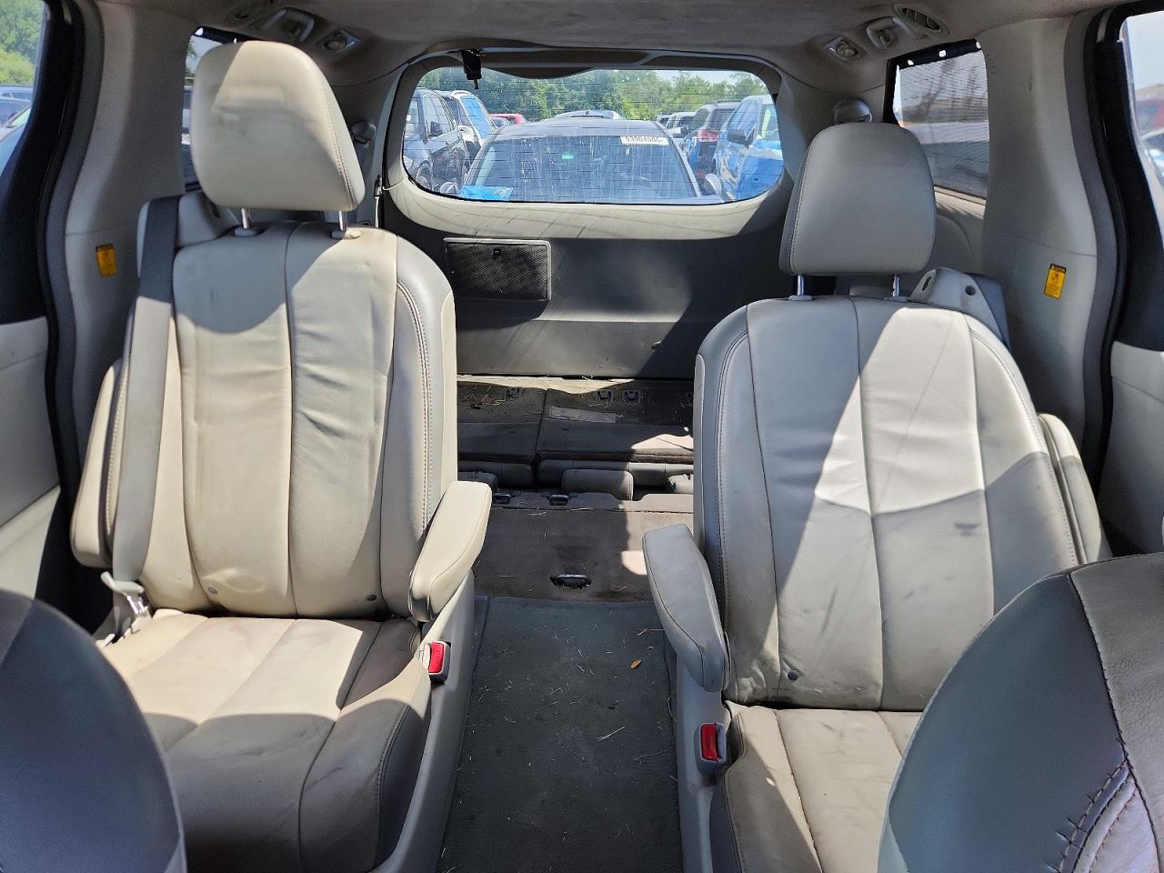 2013 Toyota Sienna Limited 7-passenger Silver vin: 5TDYK3DC6DS327007