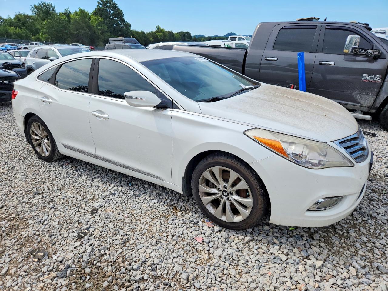 2013 Hyundai Azera Base White vin: KMHFG4JG5DA223025