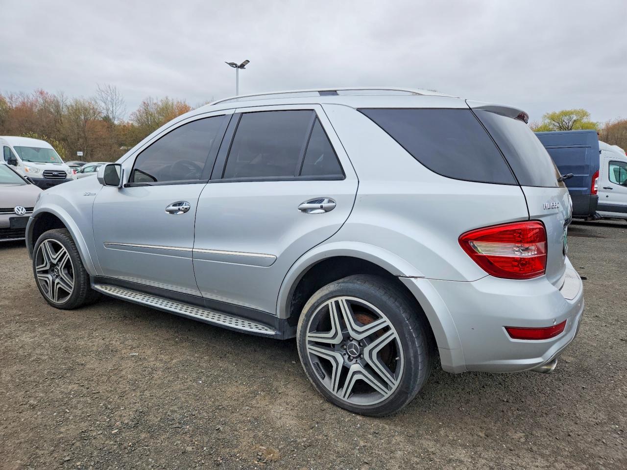 2010 Mercedes-benz Ml 550 4matic Серебряный vin: 4JGBB7CB7AA587779