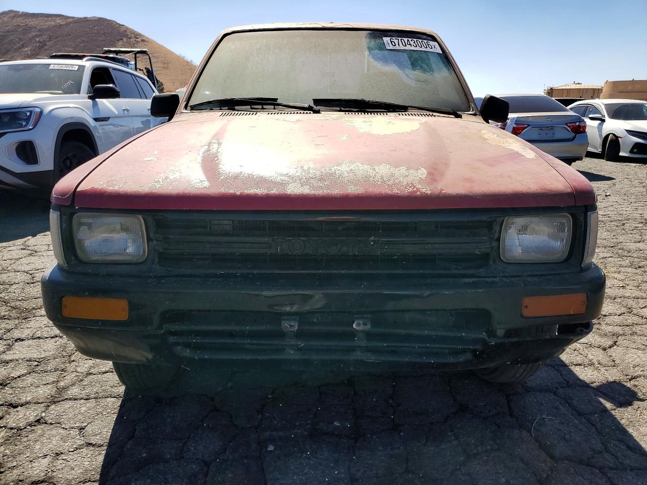 1989 Toyota Pickup Deluxe Red vin: JT4RN81P9K0024657