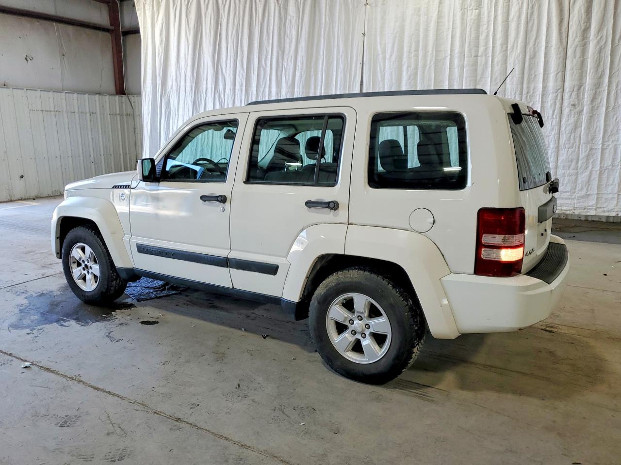 2010 Jeep Liberty Sport White vin: 1J4PN2GK8AW145394