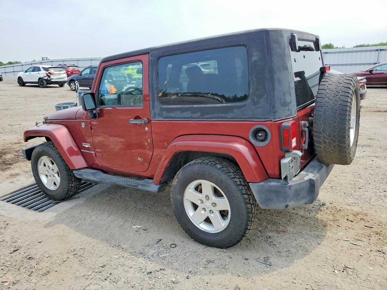 2007 Jeep Wrangler Sahara Red vin: 1J8FA54177L135775
