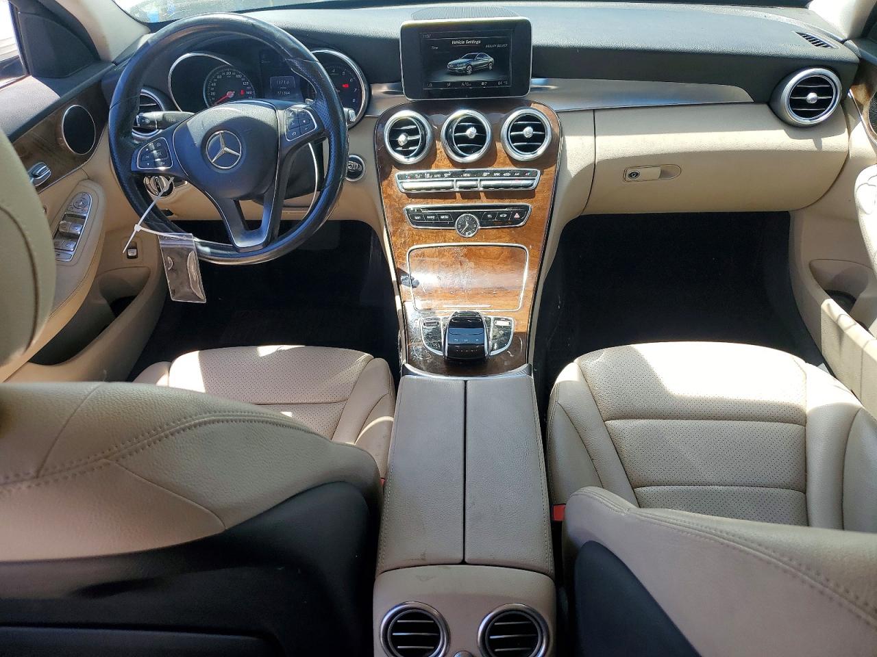 2015 Mercedes-benz C 300 White vin: 55SWF4JB4FU085529