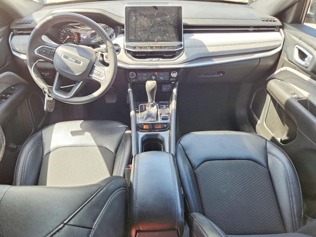 2024 Jeep Compass Latitude Белый vin: 3C4NJDBN4RT117566