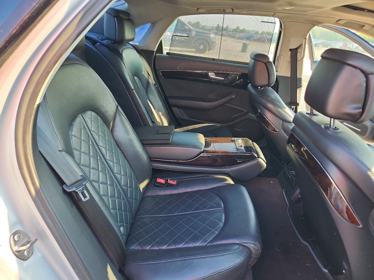 2013 Audi A8 L Quattro Серебряный vin: WAURGAFD4DN000530