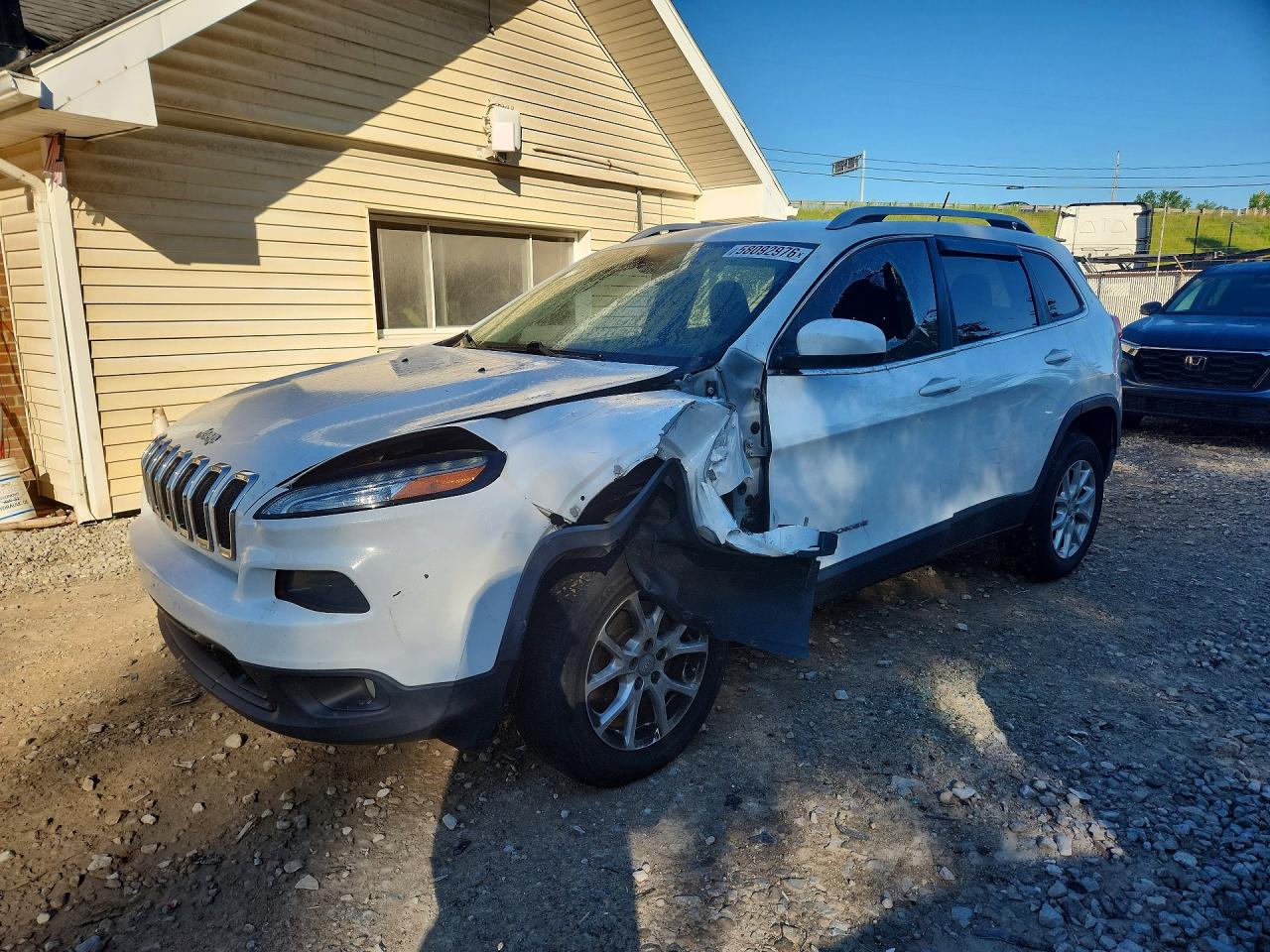 2014 Jeep Cherokee Latitude White vin: 1C4PJMCBXEW252522