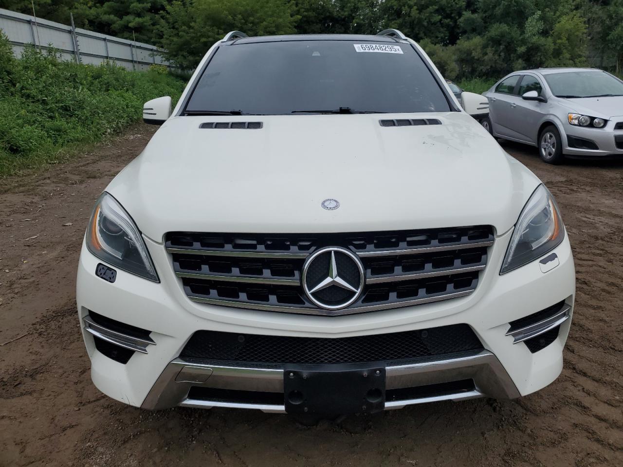 2013 Mercedes-benz Ml 550 4matic White vin: 4JGDA7DB9DA228058