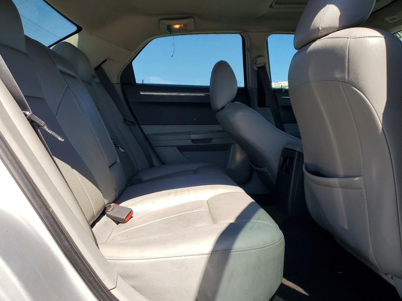 2007 Chrysler 300 Touring Silver vin: 2C3KA53G67H739878