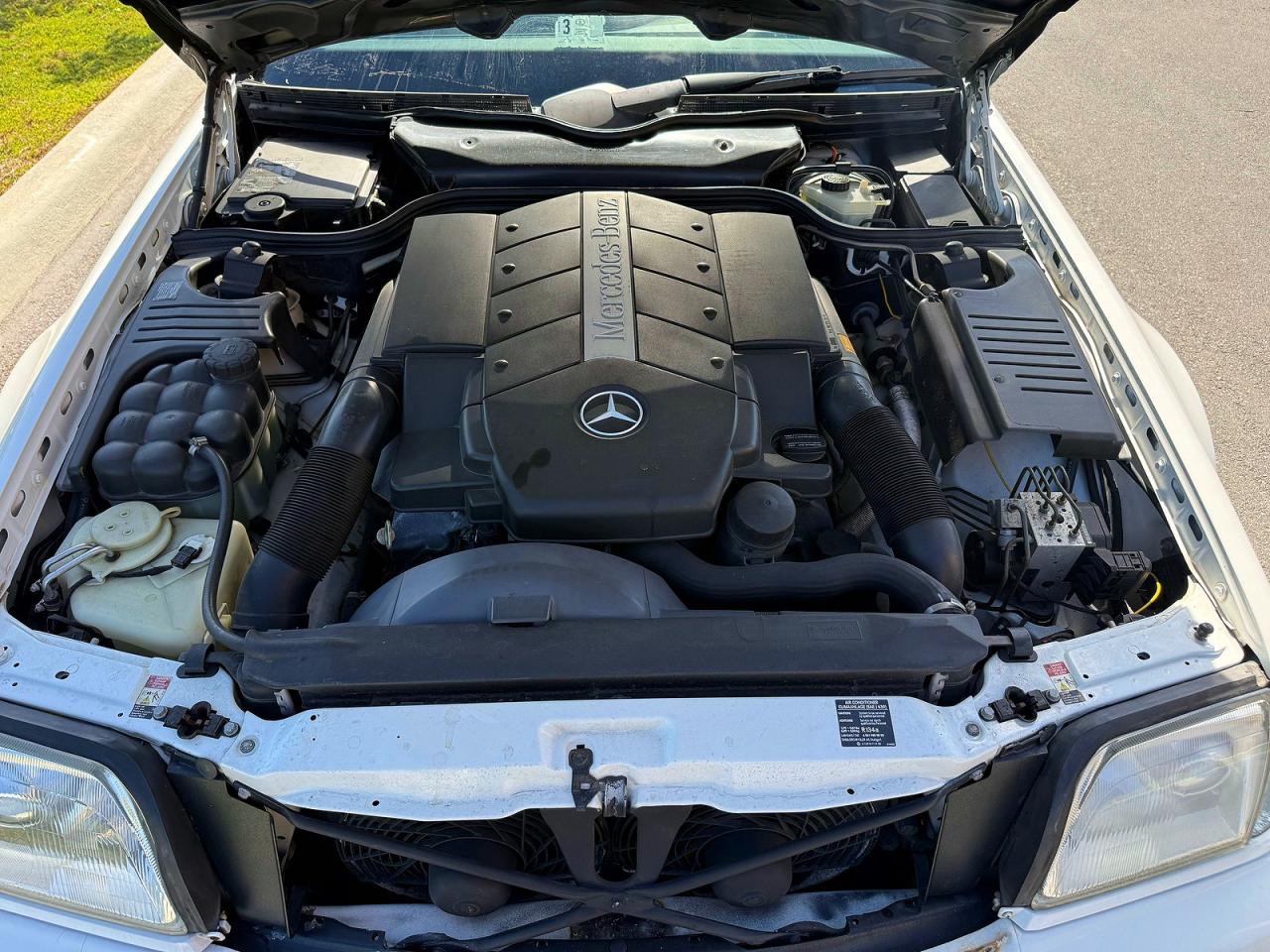 2001 Mercedes-benz Sl 500 White vin: WDBFA68F81F196270
