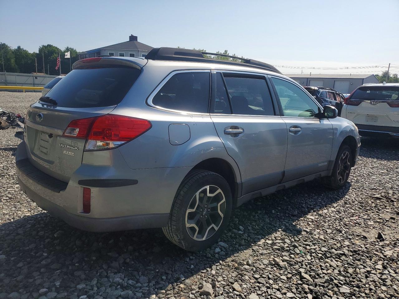 2011 Subaru Outback 2.5i Premium Silver vin: 4S4BRBCCXB3427635