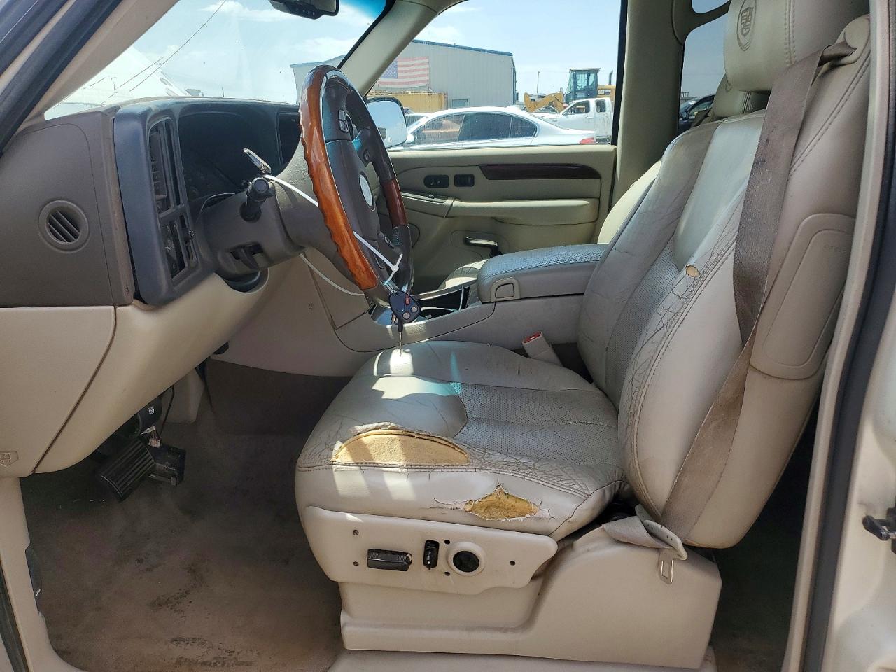 2004 Cadillac Escalade Luxury Белый vin: 1GYEK63N54R102674