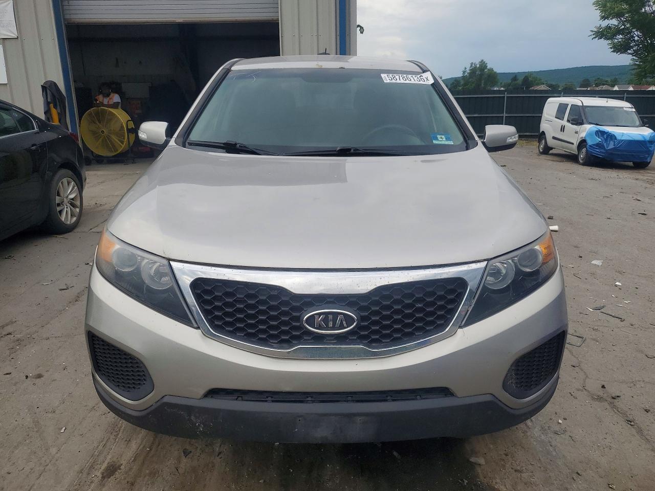 2013 Kia Sorento Lx Серебряный vin: 5XYKTDA63DG377044