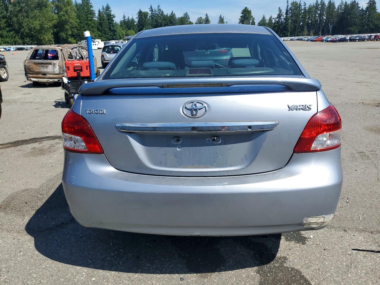 2010 Toyota Yaris Base Blue vin: JTDBT4K36A1395957
