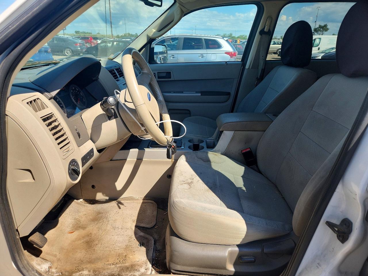 2010 Ford Escape Xlt White vin: 1FMCU0D72AKC65366