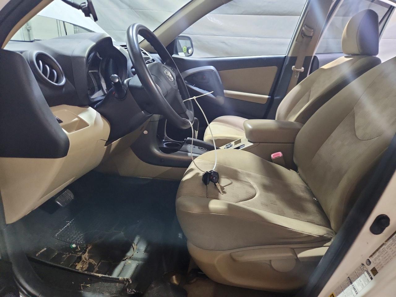 2011 Toyota Rav4 Base White vin: JTMBF4DV0BD042250