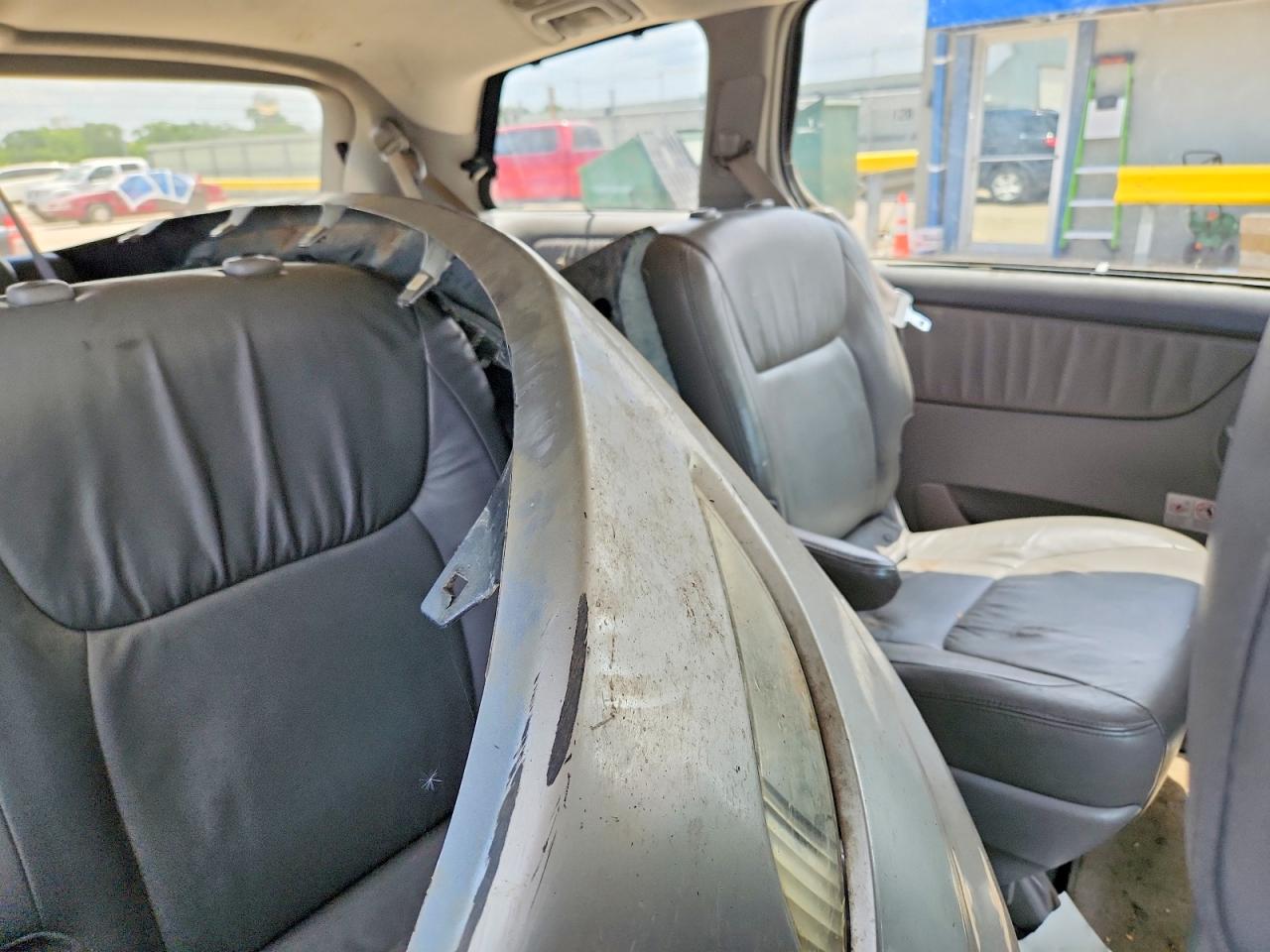 2010 Toyota Sienna Xle Серебряный vin: 5TDYK4CC4AS313514